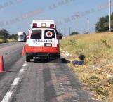 Se desprende llanta de tractocamión y mata a un hombre al impactarlo