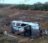 Vuelca vehículo en Viaducto