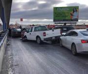 Participan 15 autos en carambola