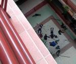 Mueren 3 estudiantes al caer de cuarto piso