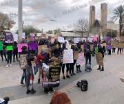 Colectivos feministas se reúnen en la plaza principal