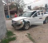 Chocan 2 camionetas en colonia Morelos