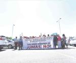 Marchan maestros jubilados contra la pensión en UMAS