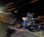 Muere motociclista al ser impactado por una camioneta