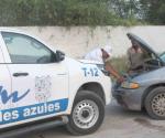 Ángeles Azules asisten a vacacionistas