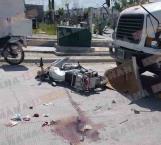 Muere motociclista en hospital tras choque