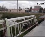 Piden peatones reparar malla del puente en el dren Reynosa