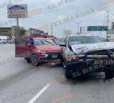 Mujeres resultan con lesiones al chocar camioneta