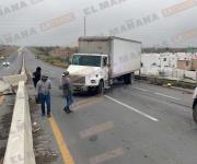 Impacta camión contra muro y bloquea libramiento Anzaldúas