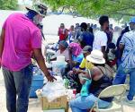 Sobreviven haitianos vendiendo comidas