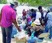 Sobreviven haitianos vendiendo comidas