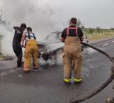 Consume incendio camioneta en la Matamoros-Reynosa