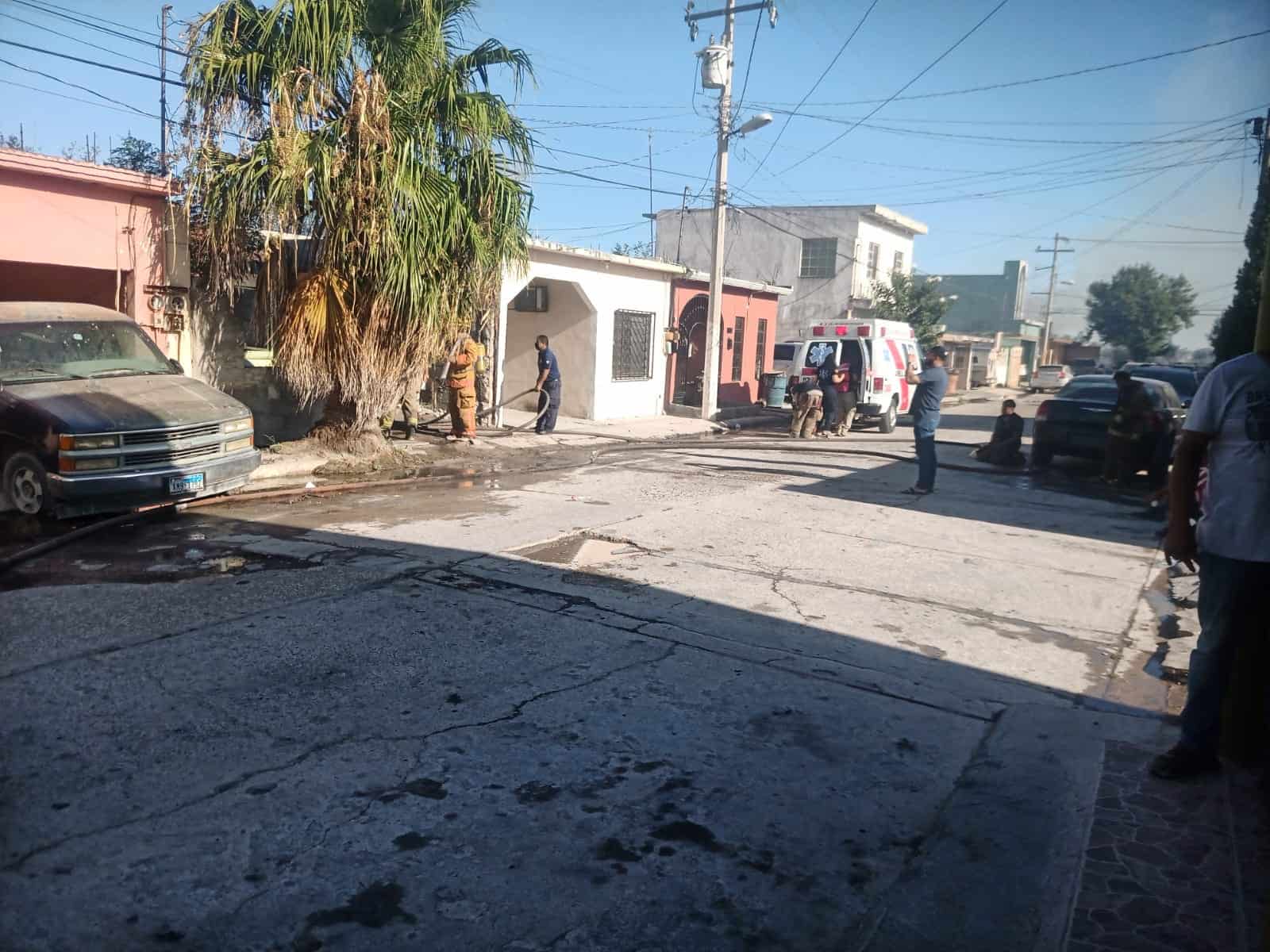 Por más de dos horas se luchó contra las llamaradas que arrasaban con todo a su paso. (Foto: La Tarde/Staff)