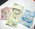 Revisan billetes falsos por temor