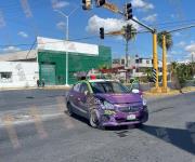 Chocan autos en bulevar Morelos