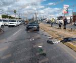 Auto embiste a dos mujeres y dos niños