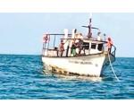 Rescatan a 5 pescadores a la deriva