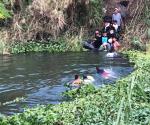 Logran migrantes cruzar el río Bravo