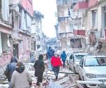 Desesperación por rescate de víctimas tras sismos