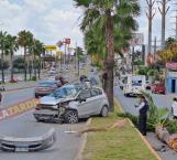 Impacta auto conta palma en bulevar Hidalgo