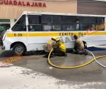 Chofer detecta fuga de gas en microbús
