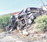 Embiste tren a autobús en Qro; seis muertos: PC