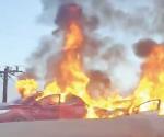 Consume fuego dos autos tras choque