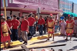 Llevan a cabo el viacrucis en Reynosa