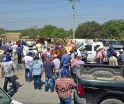 Campesinos vuelven a bloquear carretera federal
