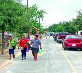 Acuden en familia a visitar a las mamás