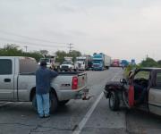 Campesinos de San Fernando mantienen bloqueo carretero