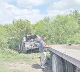 Cae camioneta a dren desalinador