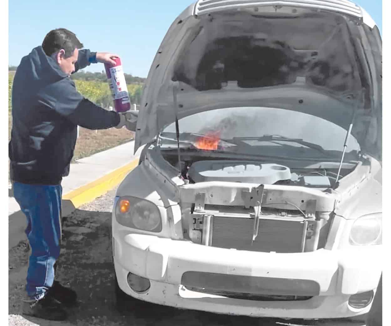 Se quema auto en la autopista