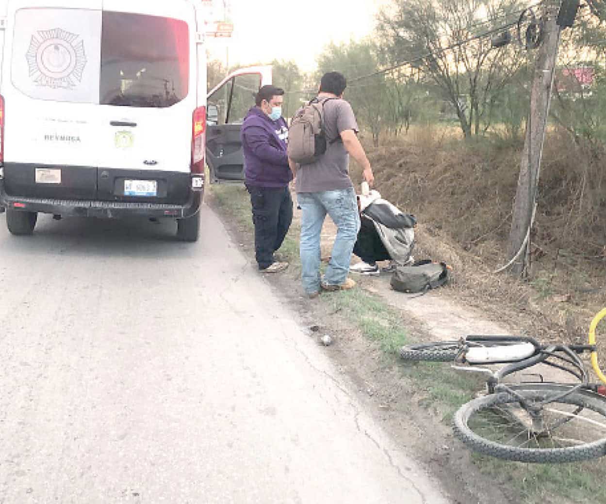 Atropella a ciclista y escapa en carretera