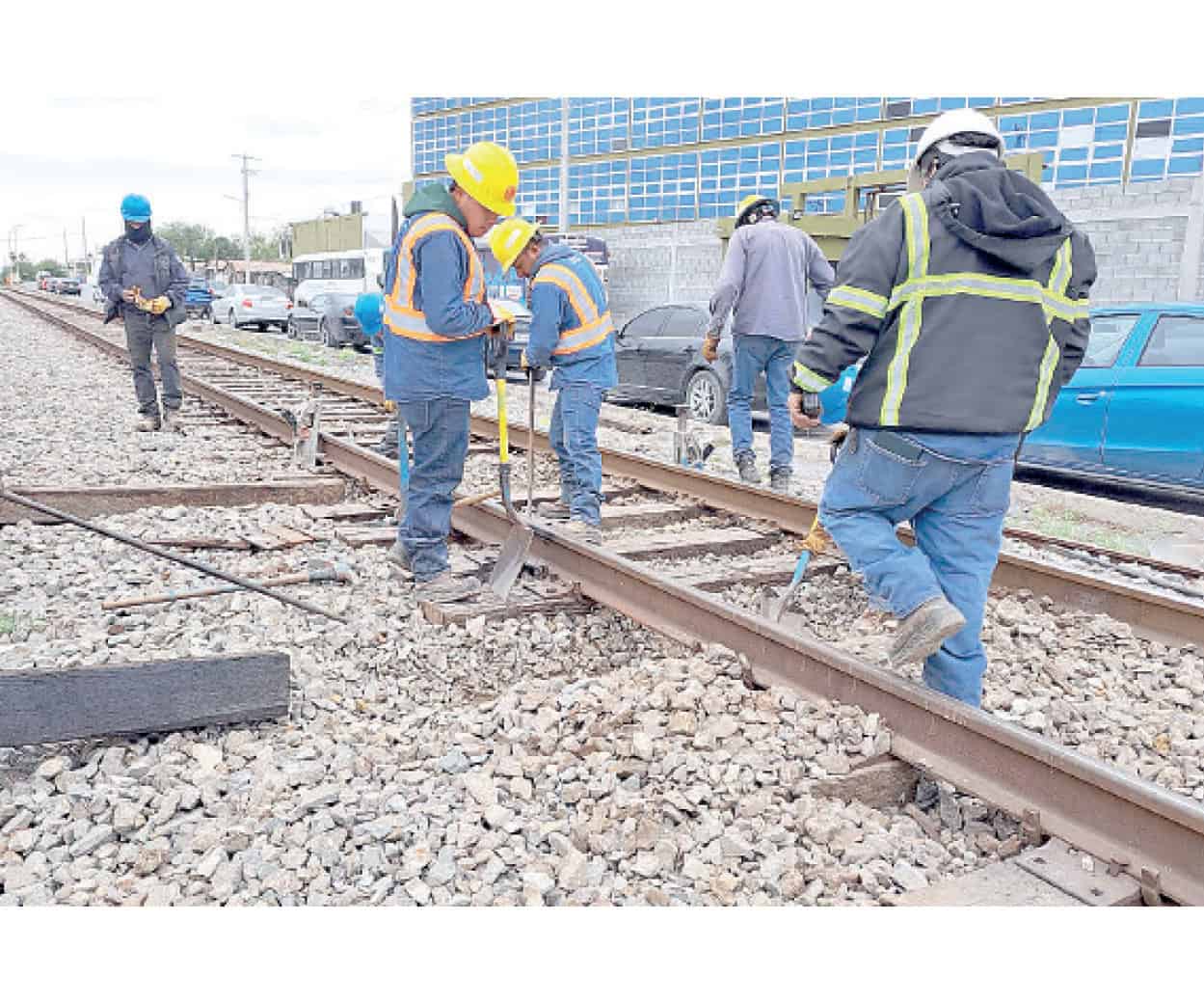 Reponen ´durmientes´ en vías del ferrocarril