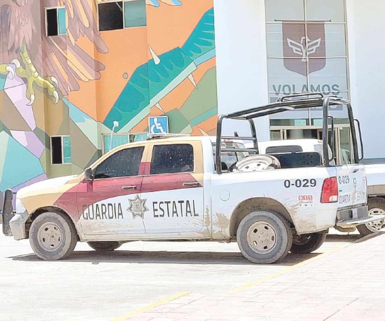 Le roban motocicleta mientras estaba en bar