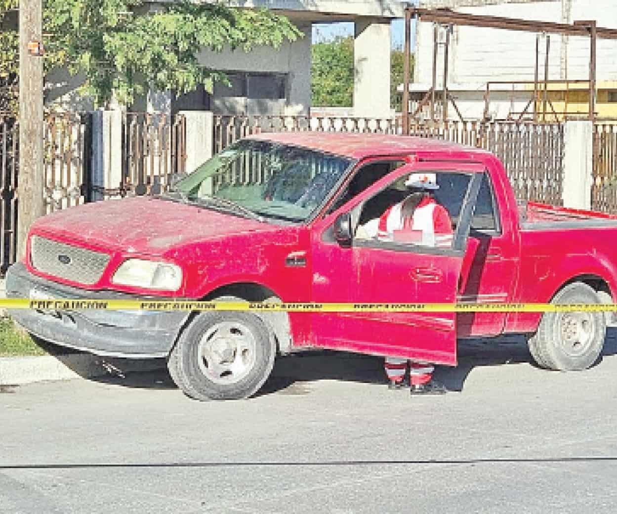 Muere hombre al  volante al sufrir un paro cardiaco